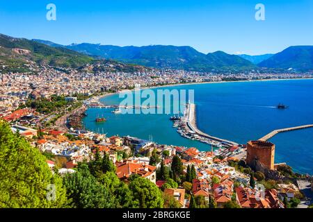 Kizil Kule oder Red Tower und Hafen aus der Luft Panoramablick in Alanya Stadt, Provinz Antalya an der Südküste der Türkei Stockfoto