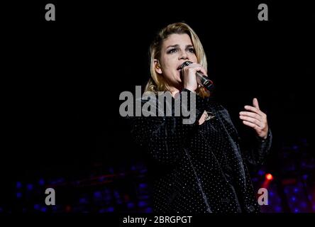 Neapel, Italien. Mai 2018. Emma Marrone spielt live auf der Bühne der Essere qui Tour 2018 im Teatro Palapartenope, Neapel, Italien. Stockfoto