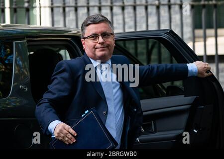 Lord Chancellor and Secretary of State for Justice der RT Hon Robert Buckland kommt in Downing Street, London, nach der Einführung von Maßnahmen, um das Land aus der Blockierung zu bringen. Stockfoto