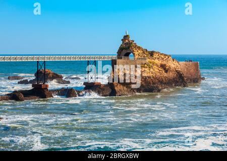 Der Rock der Jungfrau oder Le Rocher de la Vierge ist ein Naturdenkmal in Biarritz Stadt in Frankreich Stockfoto