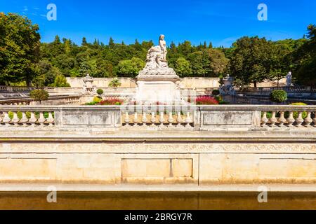 Les Jardins de la Fontaine ist ein öffentlicher Park in Nimes in Südfrankreich Stockfoto