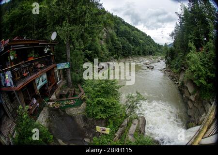 Wasserfall Probiy, Karpaten, Yaremche , Reise ukraine, Stockfoto
