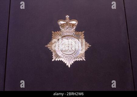 London, Großbritannien - Mai 14 2020: Das National Police Memorial - Emblem in Stein eingraviert mit der Inschrift Police Memorial Trust Stockfoto