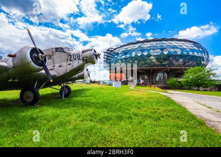 BELGRAD, SERBIEN - 14. MAI 2013: Das jugoslawische Luftfahrtmuseum ist ein Museum in der Nähe des Belgrader Nikola Tesla Flughafens in Belgrad Stockfoto