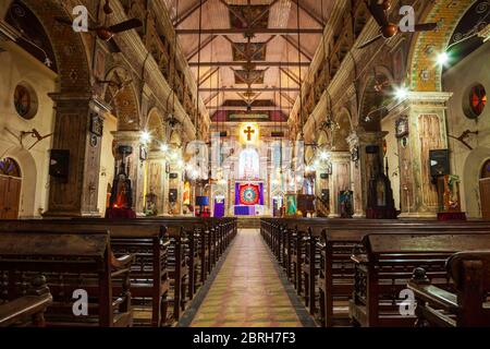 COCHIN, INDIEN - 13. MÄRZ 2012: Santa Cruz Basilika oder römisch-katholische Diözese Cochin Kirche in Fort Kochi in Cochin, Indien Stockfoto