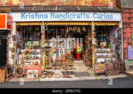 COCHIN, Indien - 14. MÄRZ 2012: souvenirshop an der Market Street in Fort Kochi in Cochin, Indien Stockfoto