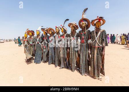 Gerewal bororo Wodaabe Nomaden Schönheitswettbewerb Bunte Make-up in traditioneller Kleidung Stockfoto