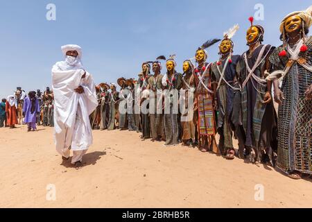 Gerewal bororo Wodaabe Nomaden Schönheitswettbewerb Bunte Make-up in traditioneller Kleidung Stockfoto