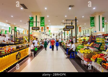 SHARJAH, VAE - MÄRZ 01, 2019: Souq Al Jubail oder Jubail Souk ist ein Markt im Zentrum von Sharjah in den Vereinigten Arabischen Emiraten oder VAE entfernt Stockfoto