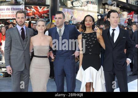 Chris Pine, Alice Eve, Zachary Quinto, Zoe Saldana und Benedict Cumberbatch nehmen an der internationalen Premiere von Star Trek Into Darkness Teil. Stockfoto