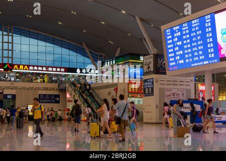 Shenzhen / China - 27. Juli 2015: Shenzhenbei (Shenzhen North) Bahnhof, großer Intercity Bahnhof in Longhua, Baoaan District of Shenzhe Stockfoto