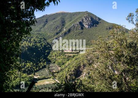 ABTEI VON SAN PIETRO IM VALNERINA TAL Stockfoto