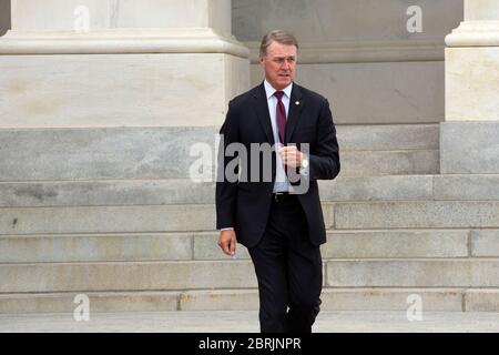 Der US-Senator David Perdue (Republikaner von Georgia) verlässt am Donnerstag, den 21. Mai 2020 das Kapitol der Vereinigten Staaten in Washington, DC, USA. Quelle: Stefani Reynolds/CNP/MediaPunch Stockfoto