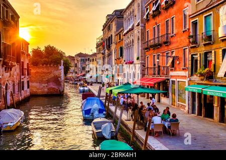 Sonnenuntergang über der Fondamenta della Misericordia, Venedig, Italien Stockfoto