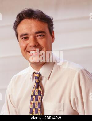 Männlicher Geschäftsmann im Büro, Fitzrovia, City of Westminster, Greater London, England, Großbritannien Stockfoto