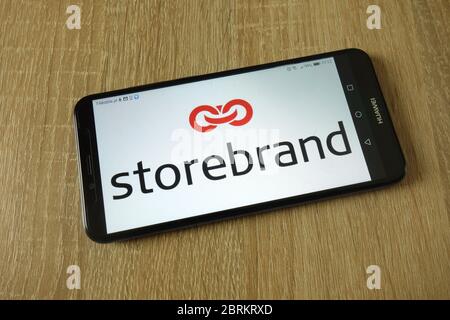 Storebrand Financial Services Company Logo auf dem Smartphone angezeigt Stockfoto