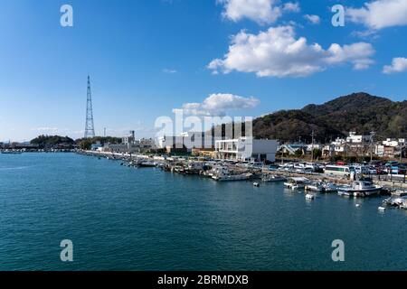 Tadanoumi Hafen in Takehara Stadt, das Tor zur berühmten Okunoshima (Kaninchen Insel). Präfektur Hiroshima, Japan Stockfoto