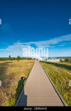 Pfad in Geysir-Gegend, im Yellowstone Nationalpark, Wy, usa. Stockfoto