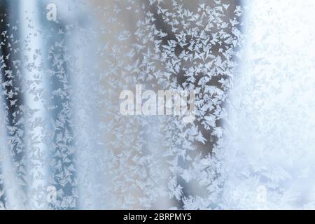 Frosty Muster auf dem Glas. Die Abbildung ist der kalte Luft gemacht. Stockfoto