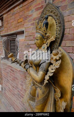 Lalitpur Nepal - Mul Chowk Hof Statue der River Goddess Ganga Stockfoto