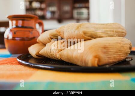 Tamales mexicanos, mexikanisches Tamale, würzige Speisen in mexiko Stockfoto