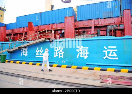 22. Mai 2020, Hunchun, Hunchun, China: JilinÃ¯Â¼Å'CHINA-am 15. Mai 220 Container Verladung hunchun der provinz jilin 'Meer Seidenstraße Nr. 1'' Runde Mais von der russischen Firma rubino Hafen in shandong Qingdao Hafen angekommen, dies ist auch die ''hunchun - gebunden rubino - ningbo'' nach einer anderen neuen inländischen Handelswaren grenzüberschreitenden Transportwegen, jilin Provinz jilin Provinz Inlandshandel Outbound bildete das neue Muster der 'Dual Parallel''. Es ist von großer Bedeutung für die provinz jilin, einen neuen Kanal des innerstaatlichen Handels Transport durch ''Kreditaufnahme Häfen zu gehen auf See' zu öffnen, um zu entführen Stockfoto