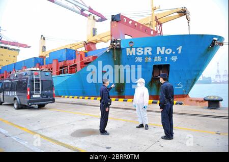 22. Mai 2020, Hunchun, Hunchun, China: JilinÃ¯Â¼Å'CHINA-am 15. Mai 220 Container Verladung hunchun der provinz jilin 'Meer Seidenstraße Nr. 1'' Runde Mais von der russischen Firma rubino Hafen in shandong Qingdao Hafen angekommen, dies ist auch die ''hunchun - gebunden rubino - ningbo'' nach einer anderen neuen inländischen Handelswaren grenzüberschreitenden Transportwegen, jilin Provinz jilin Provinz Inlandshandel Outbound bildete das neue Muster der 'Dual Parallel''. Es ist von großer Bedeutung für die provinz jilin, einen neuen Kanal des innerstaatlichen Handels Transport durch ''Kreditaufnahme Häfen zu gehen auf See' zu öffnen, um zu entführen Stockfoto