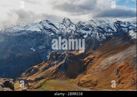 Die Schweizer Alpen Skyline vom Schilthorn, einem Gipfel in den Berner Alpen oberhalb des Dorfes Murren in Lauterbrunnen, Schweiz Stockfoto