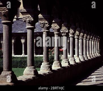 COLUMNAS DEL CLAUSTRO ROMANICO DE LA CATEDRAL DE LA SEO DE URGEL - SIGLO XIII Ort: Catedral. SEO DE URGEL. Lerida. SPANIEN. Stockfoto