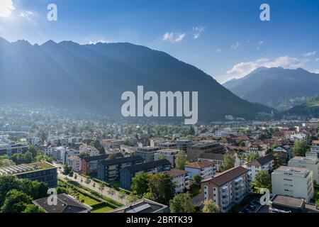 Chur, GR / Schweiz - 18. Mai 2020: Luftaufnahme der Stadt Chur in den Schweizer Alpen an einem schönen Frühlingstag Stockfoto