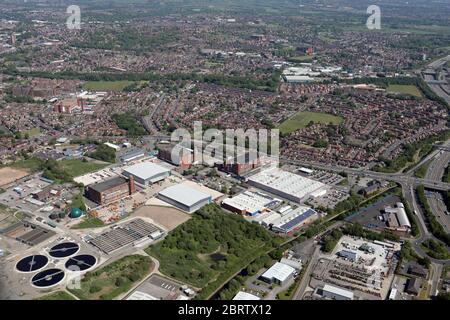 Luftaufnahme der Industrie nördlich der Anschlussstelle 21 der Autobahn M60, Manchester, Großbritannien Stockfoto