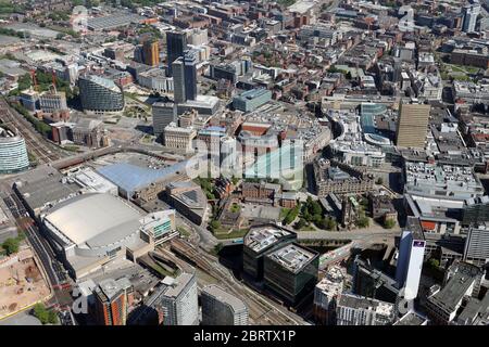 Luftaufnahme des Stadtzentrums von Manchester mit Arena, Victoria Station, Kathedrale und National Football Museum Stockfoto