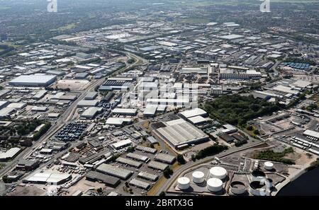 Luftaufnahme des riesigen Trafford Park Industriegebiets von Osten aus gesehen. Manchester, Großbritannien Stockfoto