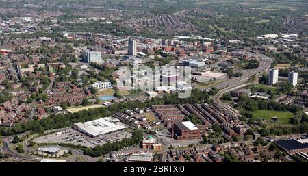 Luftaufnahme der Skyline von Oldham aus dem Nordwesten von Westwood Area & Tesco Superstore Stockfoto