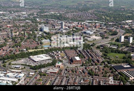 Luftaufnahme der Skyline von Oldham aus dem Nordwesten von Westwood Area & Tesco Superstore Stockfoto