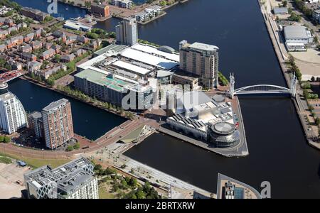 Luftaufnahme des Quays & Lowry Centre in Salford Quays in der Nähe von Manchester Stockfoto