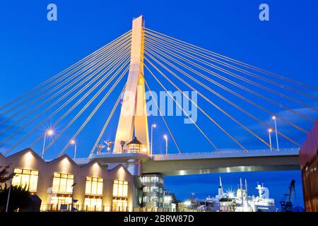 Aomori Bay Bridge in Aomori City, Präfektur Aomori, Japan. Stockfoto