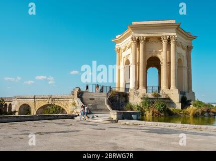 MONTPELLIER, Frankreich - 19. SEPTEMBER 2019: Ein Blick auf die Promenade du Peyrou Garten in Montpellier, Frankreich, Chateau de Eau, seine ikonische hervorheben Stockfoto