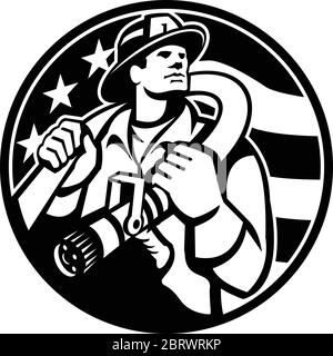 Schwarz-Weiß Illustration eines amerikanischen Feuerwehrmuners oder Feuerwehrleuten und Rettungshelfern, der einen Feuerwehrschlauch über die Schulter hält mit USA-Stars und st Stock Vektor