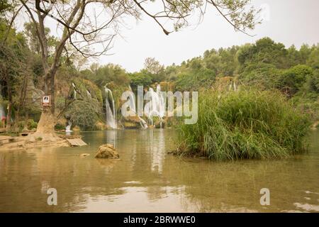 Kravica Wasserfälle, oft fälschlicherweise als Kravice, ist ein großer Tuffstein Kaskade auf dem Fluss Trebižat, in der Karstigen Heartland von Herzegowina in Bosnien Stockfoto