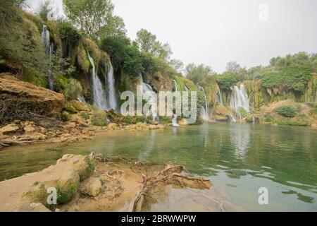 Kravica Wasserfälle, oft fälschlicherweise als Kravice, ist ein großer Tuffstein Kaskade auf dem Fluss Trebižat, in der Karstigen Heartland von Herzegowina in Bosnien Stockfoto