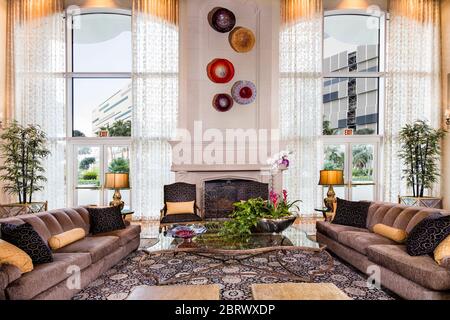 Das Innere der Turnberry Towers. Turnberry Towers ist ein 45-stöckiger Doppelturm-Wohnkomplex in Winchester, Nevada, nahe dem Las Vegas Strip. Stockfoto