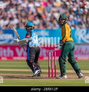 Brett D'Oliveira Batting für die Worcester Rapids von der Notts Outlaws Keeper Tom Moores in der Vitality Blast Finaltag 21 September 2019 beobachtet Stockfoto