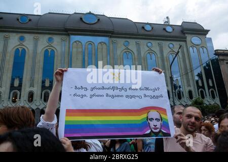 Tiflis, Georgien - 20. Juni 2019: Georgische Menschen auf anti-russischen Protesten vor dem Parlament von Georgien Stockfoto