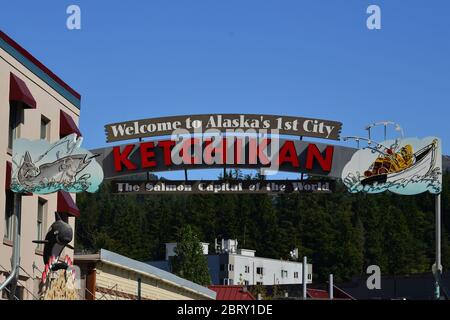 Ketchikan, Alaska, USA, die Lachs-Hauptstadt der Welt. 49. Staat, Alaska, Alaska, Amerika, Gebäude, Stadt, Stadtbild, Ziel, Innendurchfahrt Stockfoto