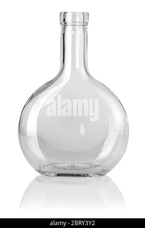 Die leere klare Cognac-Flasche auf weißem Hintergrund isoliert Stockfoto