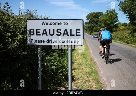 Radfahrer auf einer Landstraße während der Coronavirus-Pandemie 2020, Beausale, Warwickshire, England, Großbritannien Stockfoto