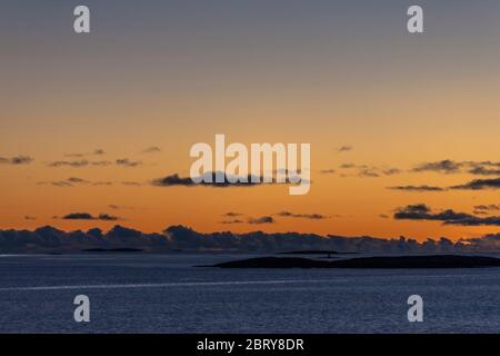 Dämmerung am Torgfjorden, Brønnøy, Helgeland, Nordnorwegen Stockfoto