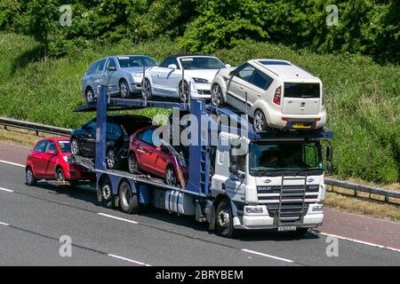 Copart Auto Transporter, 7 Auto Transporter Carrier; Autobahn schweren Bulk-Transport Lieferwagen, Transport, DAF LKW, Transport, Sammlung und Lieferungen, LKW, Sonderladung, DAF Fahrzeug, Lieferung, Transport, Industrie, Fracht auf der Autobahn M6. Stockfoto