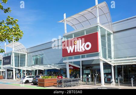 Wilko-Logo auf der Vorderseite eines Wilko-Stores Giltbrook Retail Park, Ikea Way, Giltbrook, Nottingham East Midlands England GB Europa Stockfoto